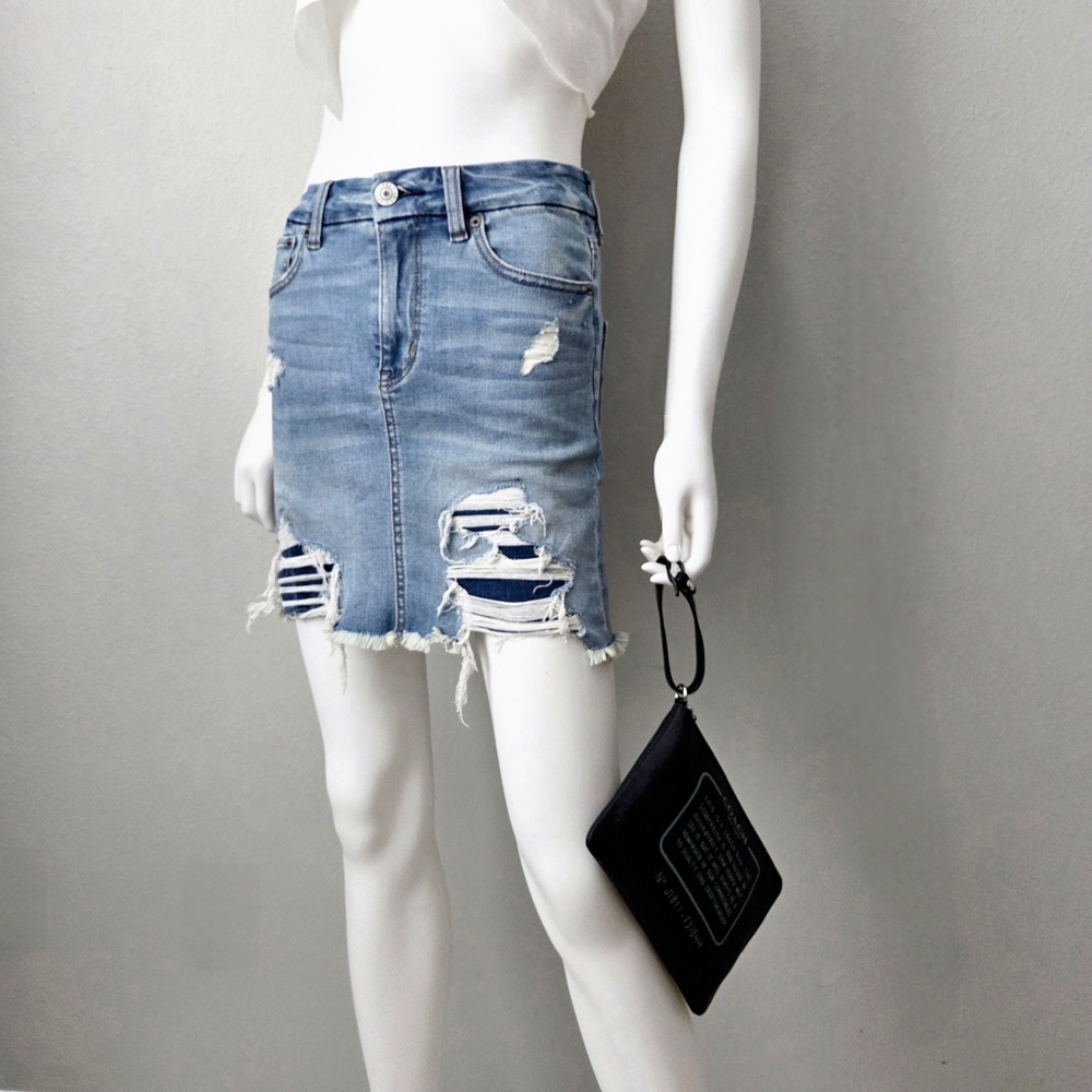 Coach Black Zippered Pouch With Large Teal Story Patch & Wrist Strap W/Snap - Picture 5 of 16